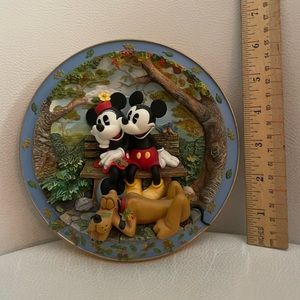 B11478 - Disney collectible sculpture plate “friends for all seasons” collection
